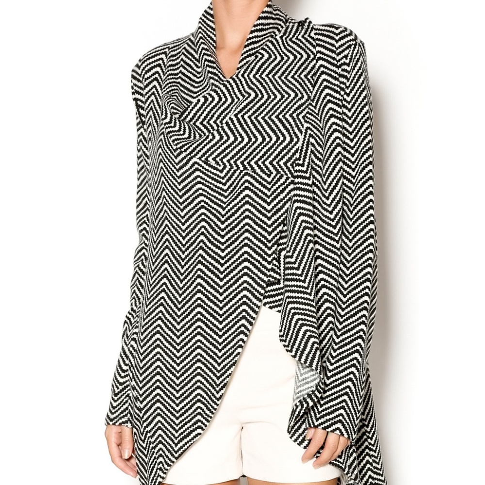 SKIES ARE BLUE chevron wrap sweater ‣open cardigan